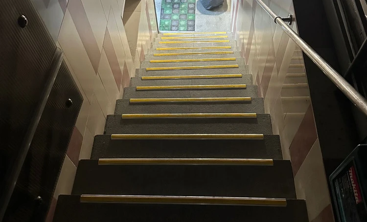 Порог угловой ПУ 07-1.1800.042л Анод шампань