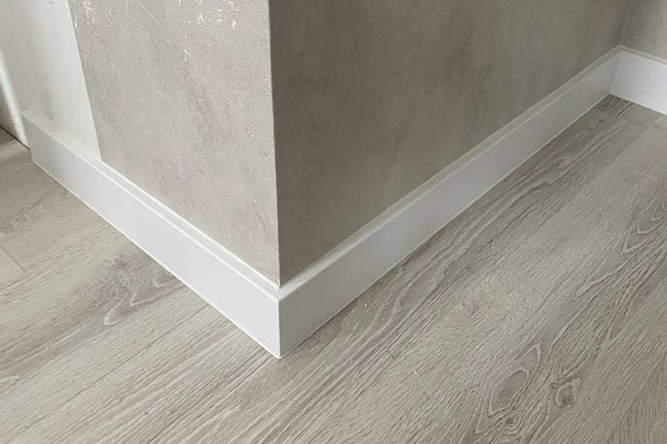 Плинтус ХДФ Dollken Cubu Flex Life 40мм х 11/13мм х 2,5 м 1013 (5012) Белый