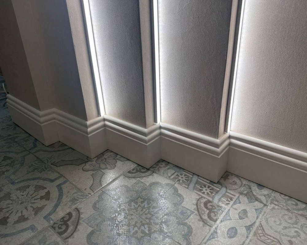 Плинтус из полистирола высокой плотности NMC Wallstyl FL1 Белый