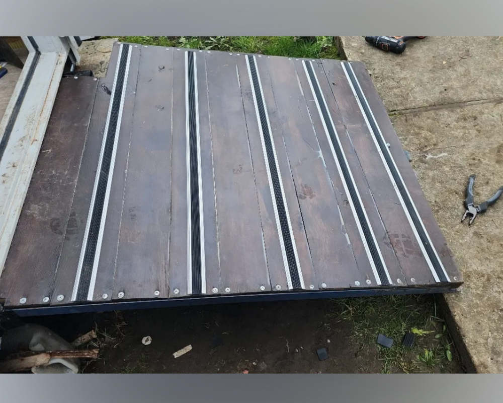 Порог одноуровневый ПС 08-1.2700.201лч Серебро