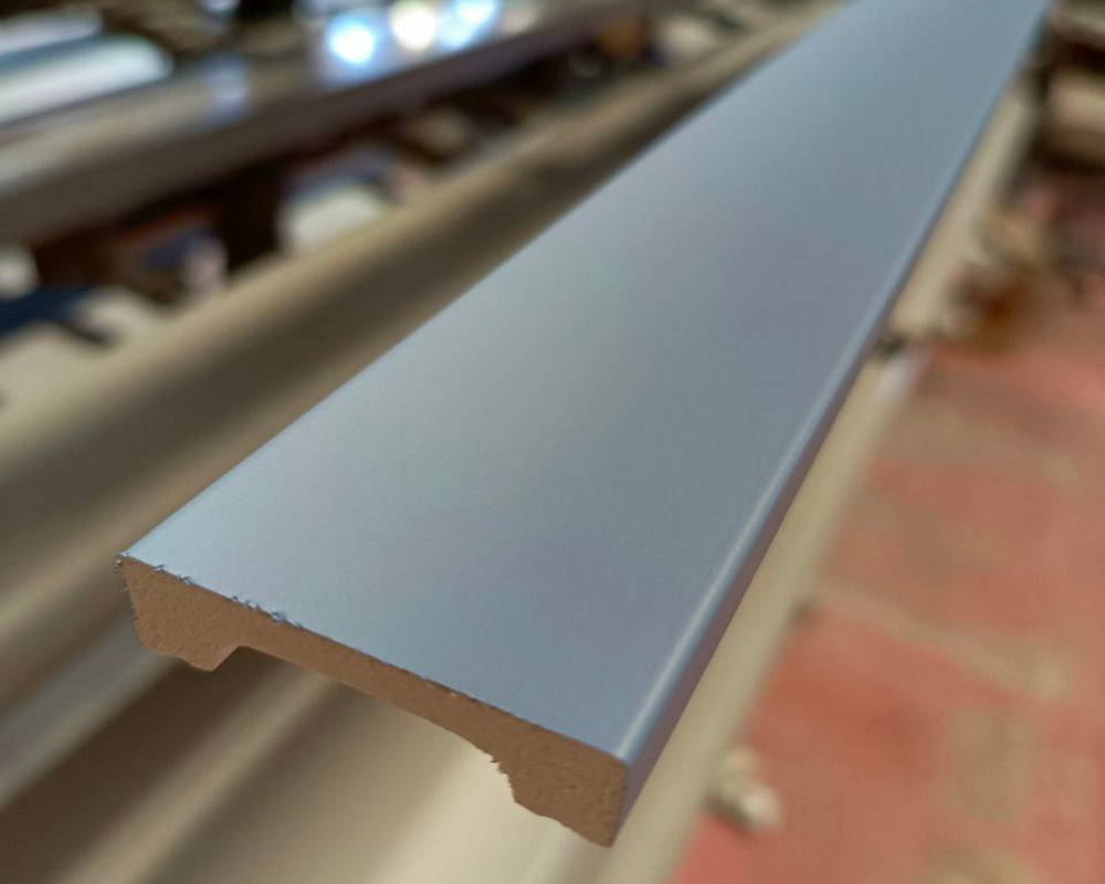 Плинтус ПОЛИСТИРОЛ HI WOOD B70V1 70мм х 12мм х 2,0м. Окраска включена в стоимость