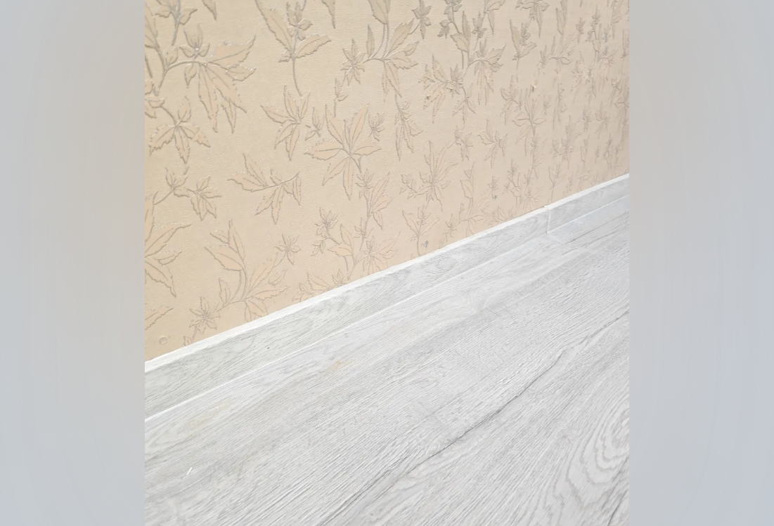 Плинтус ПВХ Cezar матовый с мягким краем HI-LINE PRESTIGE 285 Платан малибу