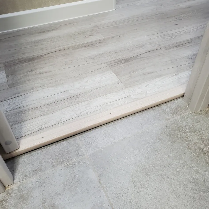 Порог угловой ПУ 06.2700.053 0,9 м Бук беленый