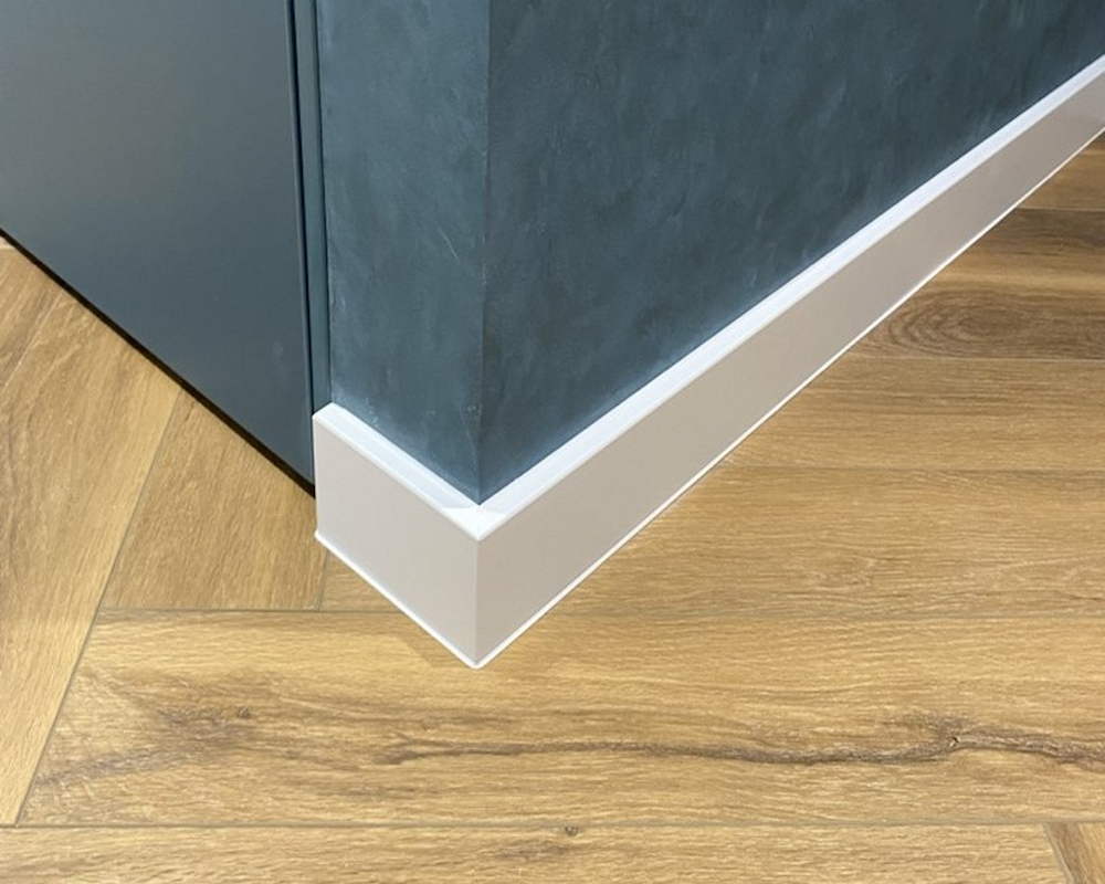 Плинтус ХДФ Dollken Cubu Flex Life XL 80 мм х 2,5 м 5012 Белый