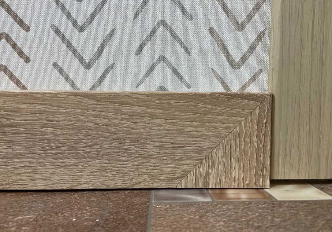 Плинтус напольный Arbiton Integra 13 Дуб Монтана