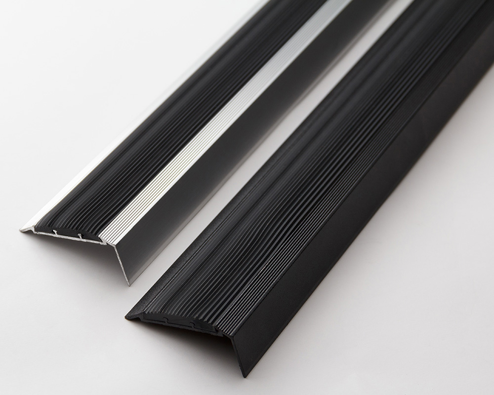 Порог угловой ПУ 70.1800.042л Шампань