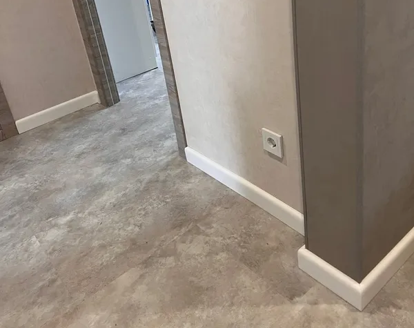 Угол наружный алюминиевый УО 18-27.2700.R173