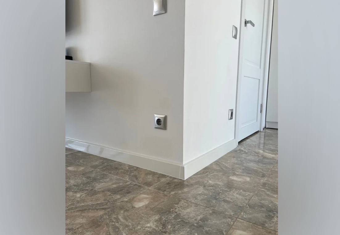 Плинтус ПВХ Волшебная палочка 70мм Home 2,2м 7009