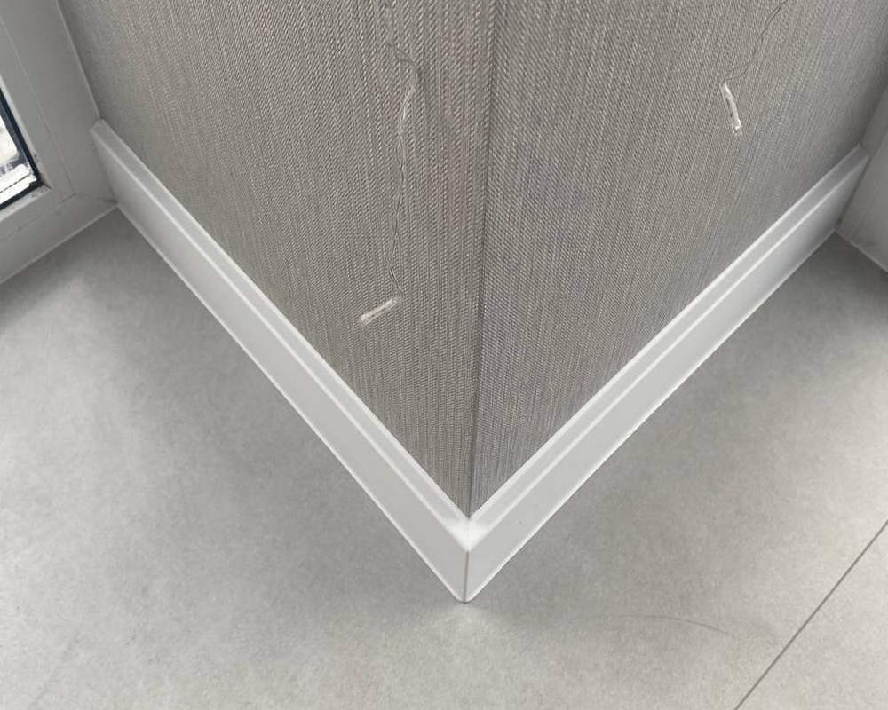 Плинтус ХДФ Dollken Cubu Flex Life 80мм х 2,5 м 1005 Белый RAL 9003