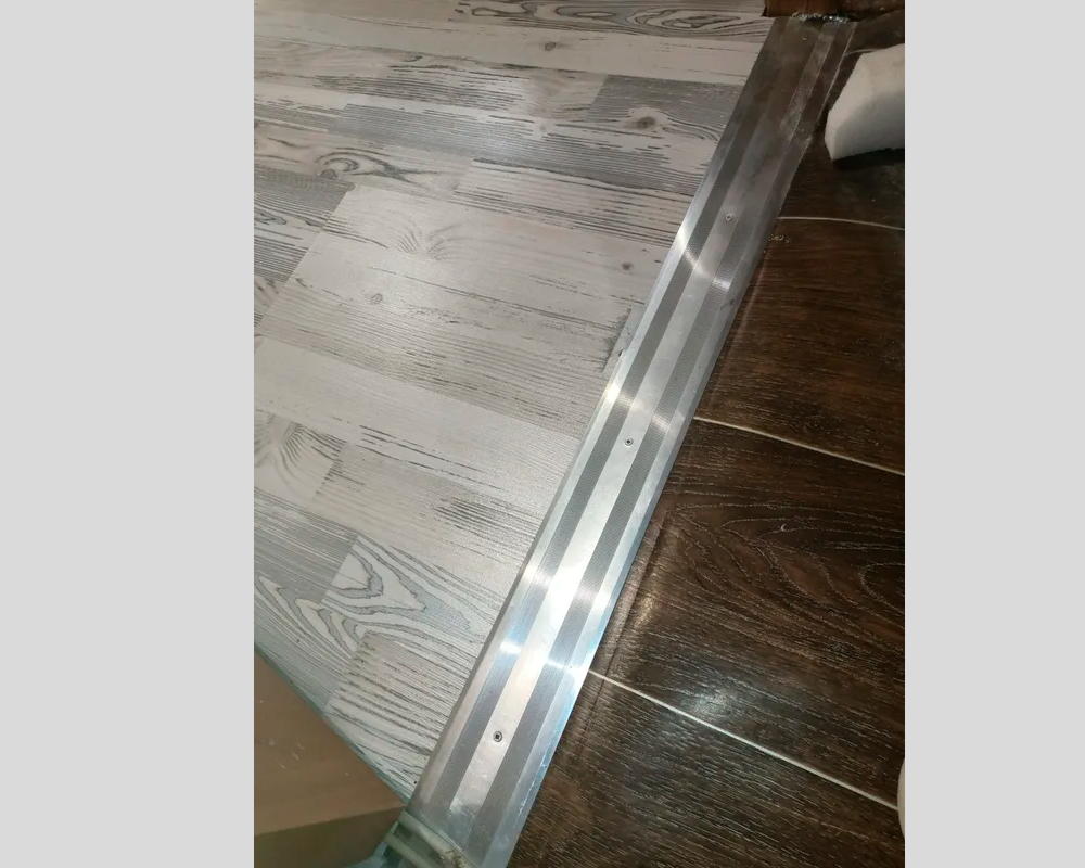 Порог одноуровневый ПС 05.1800.01л Серебро