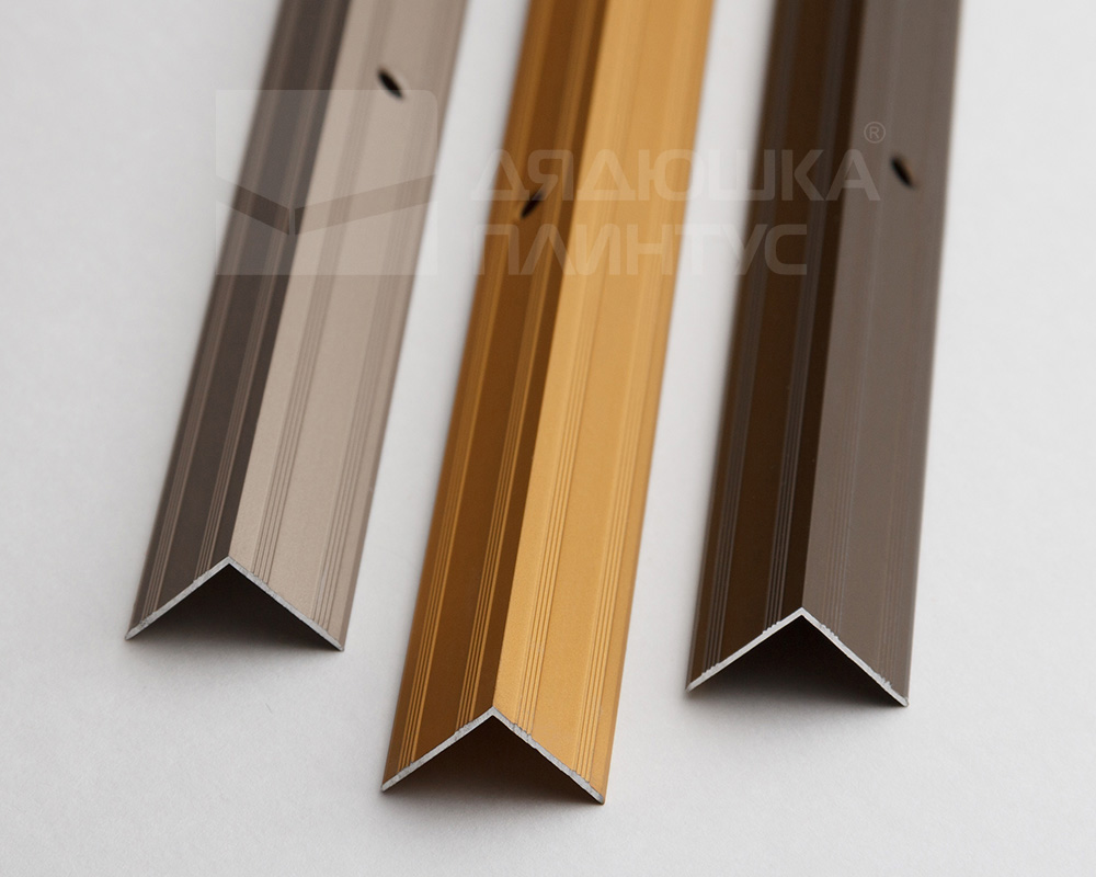 Порог угловой ПУ 05.2700.052 0,9 м Ель дымчатая. Цена за 6 штук