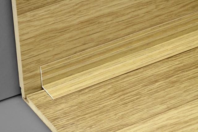 Порог угловой ПУ 05-1.2700.281 Сосна