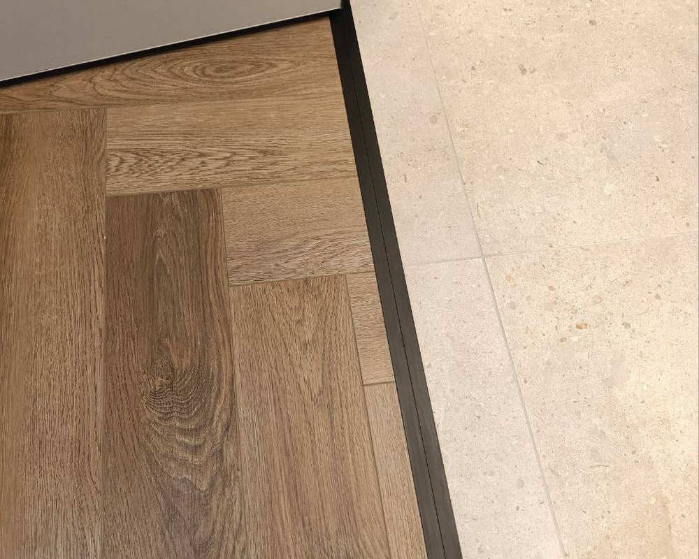 Антиплинтус Апл 01.2700.15. Черный