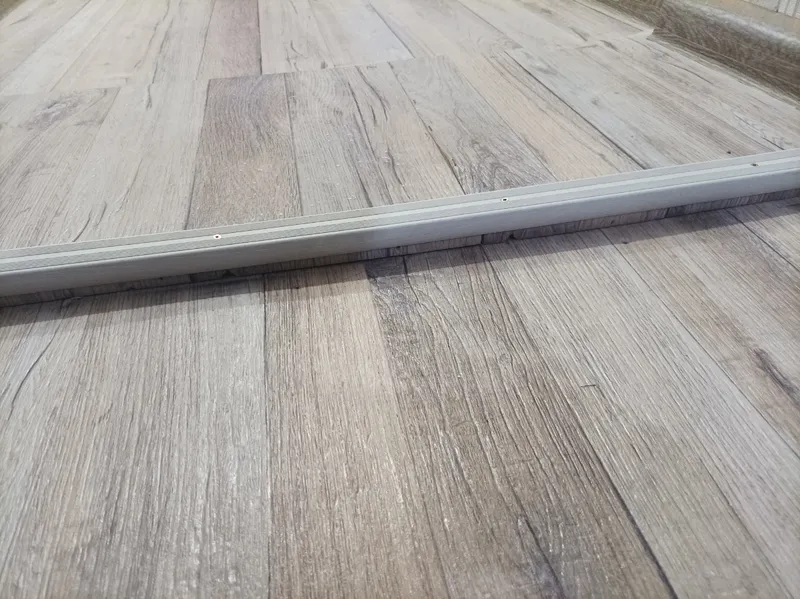 Порог угловой ПУ 06.2700.053 0,9 м Бук беленый